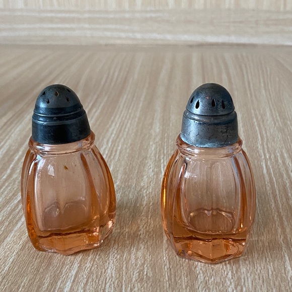 Antique Pink Depression Glass Salt & Pepper Shaker - Picture 3 of 15